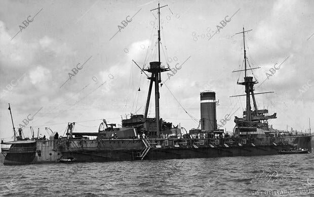 El acorazado "Alfonso XIII" en la bahía