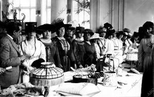 Una fiesta de caridad en san Sebastián - Señoritas que Tuvieron A su cargo la...