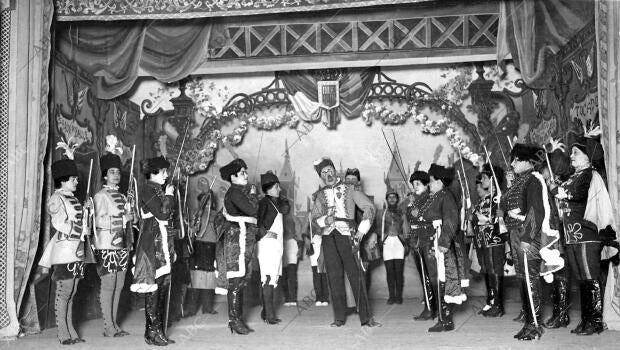 En los Jardines del Retiro - escena de la obra de García Álvarez y Casado,...