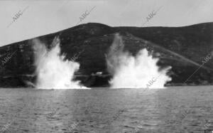 Estadillo de dos Torpedos, Realizado durante las Pruebas que Acaban de...