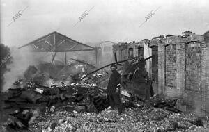 Incendio en Tarrasa la fábrica de Hilados de Matari y sala Llasera, Destruida...