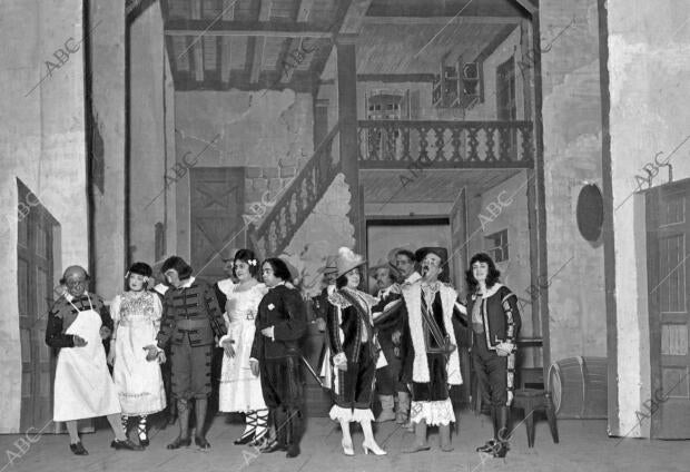 En el teatro Martin, de Madrid una escena de la opereta en un acto y tres...