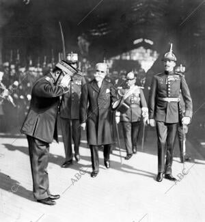 El presidente de Portugal en España don Bernardino Machado(1), jefe del estado...