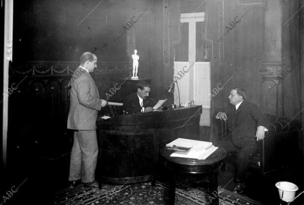 "el Atlas" en Valencia. Despacho del director de la Sucursal