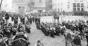 Misa de campaña Celebrada en la plaza de san Pablo para las Tropas de servicio...