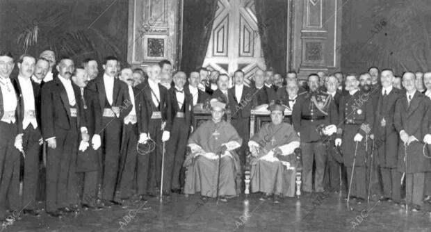 El obispo de Vitoria, el prior de las Órdenes Militares y las Autoridades de san...