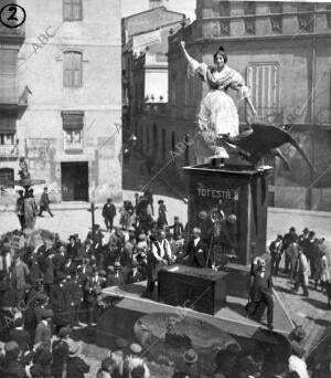 Las Fallas de san José, en Valencia. Primer Premio, "la Tasa"