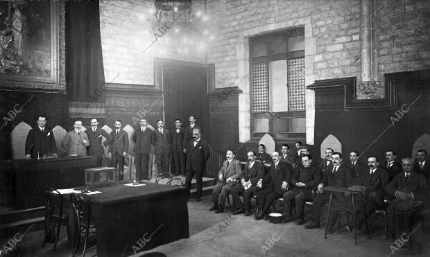 Inauguración de la asamblea de Carteros, Celebrada en al salón de Ciento, bajo...