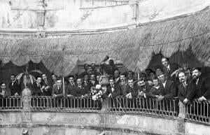 Jefes y Empleados de Correos y Telégrafos de Tarragona, después del banquete...