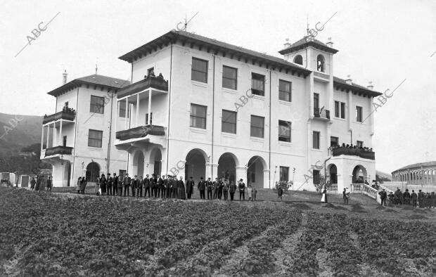 El nuevo Hospital-Asilo, Construído con el legado del filántropo Sr. Ochoa por...