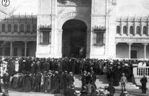 La terraza del pabellón de Bellas Artes A la hora Del "Lunch"