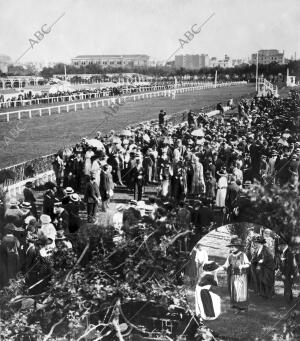 Un aspecto del hipódromo de la castellana durante la fiesta de Ayer