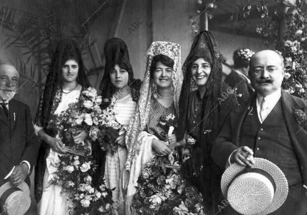Bellas y Distinguidas Señoritas que Presiderion la fiesta Celebrada el día del...