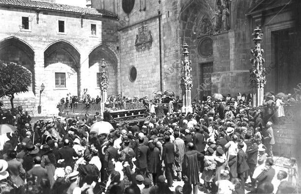 Llegada A la Catedral, donde se Verificó el Sepelio, de la comitiva fúnebre del...