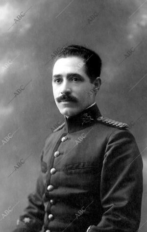 El Capitan de infantería D. José Bento López, que en el concurso del tiro...