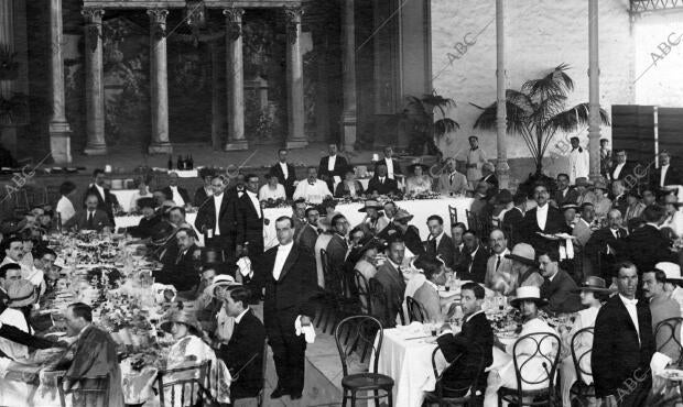 Banquete organizado por las Sociedades De "Tennis" de Cádiz y Jerez, para...