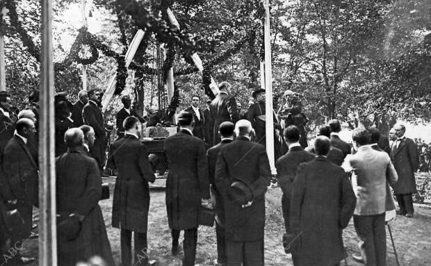 Colocación de la primera piedra del monumento A Sarasate