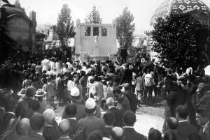 Solemne entrega al ayuntamiento del mausoleo del maestro D. Elías Pérez, que ha...