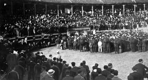 la plaza de Toros de Irún durante el mitin de las Izquierdas