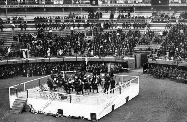 Aspecto de la plaza de Toros durante la Celebracion de la fiesta musical...