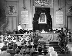 La presidencia del acto inaugural del curso en el instituto general y técnico