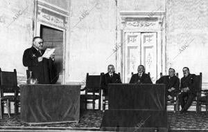 El Sr. Francos Rodríguez (X) durante el discurso que Pronunció en el mitin...