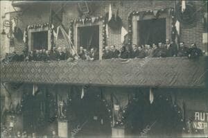 Foto tomada durante la lectura por parte del alcalde de Tolosa desde el balcón...