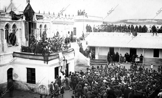 un aspecto del patio del cuartel del regimiento de Melilla durante la...