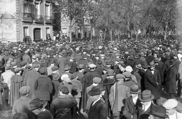 Manifestación en el palacio de la Presidencia del Consejo