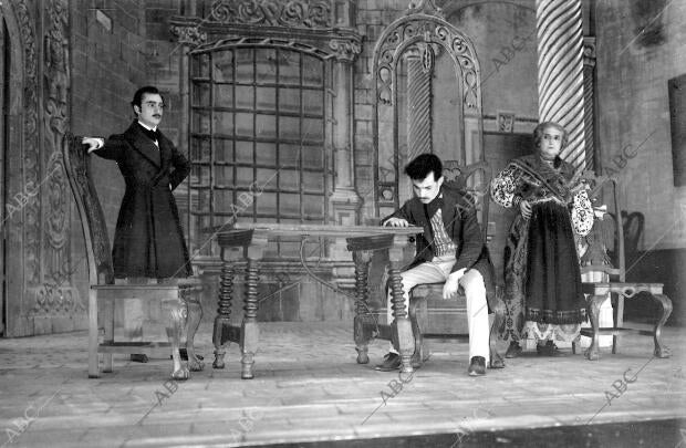 En el teatro de la Princesa en Madrid - una escena de la comedia Postuma de...