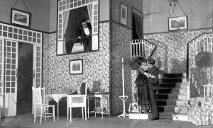 En el tetro de Infanta Isabel, en Madrid - una escena De " la corte de los...