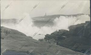 Las olas rompen con fuerza en la costa coruñesa