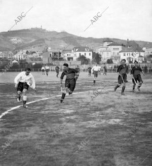 Un momento del partido final del campeonato De "Hockey" entre los Equipos del...