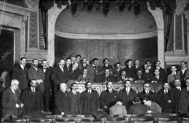 Concurrentes A la asamblea nacional de Médicos, cuya sesión inaugural se Celebró...