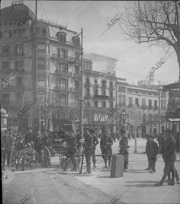 Estación Radiográfica Instalada en la plaza de Cataluña por la dotación del...