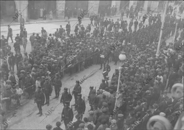 Proclamación De La Ley Marcial Por El Mayor De La Plaza - Archivo ABC