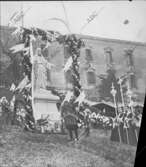 Inauguración del monumento al sagrado corazón de Jesús, Erigido en el monte de...