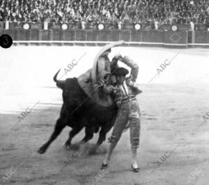 Belmonte toreando de capa