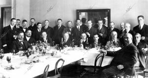 Presidencia del banquete celebrado en honor del ingeniero industrial delegado...