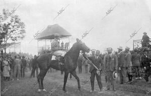 El Caballo "L'Iser", del Marqués de Villamejor, ganador de la copa de S.M