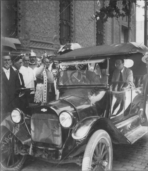 Bendición de Automóviles en la iglesia de los Pp. Carmelitas de la calle de...