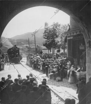 Misa de campaña Celebrada A la entrada del túnel de Ripoll, donde Comienza la...