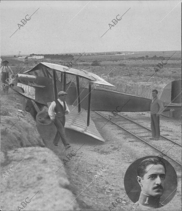 Estado en que Quedó el aparato que Tripulaba el Capitan Manzaneque, que Aterrizó...