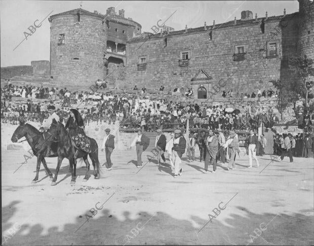 Paseo de las Cuadrillas Precedidas por la Srta