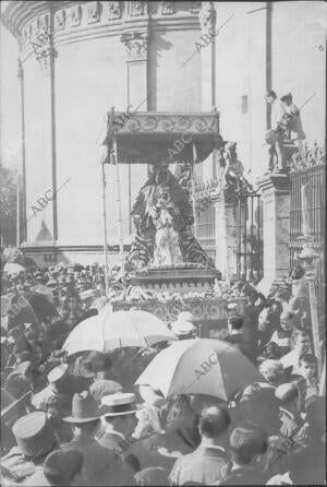 La imagen de la Virgen de los Reyes en la solemne procesión del día 15