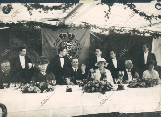 Presidencia de la mesa durante el almuerzo