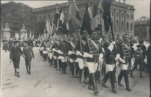 Los Estudiantes Berlineses, con sus Uniformes y sus Banderas, Dirigiéndose A la...