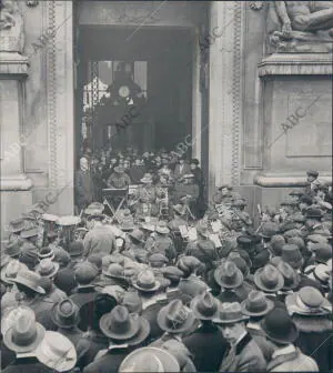 Concierto dado por la banda militar Australiana como despedida antes de embarcar