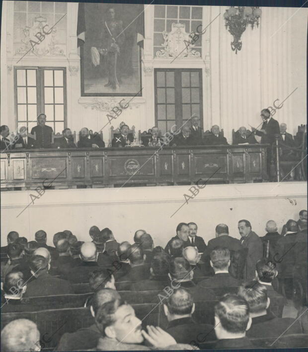 Sesión Inaugura, Presidida por el Alcalde, Sr. Garrido (X), en el domicilio...