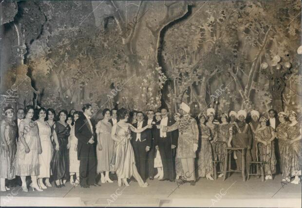 Una escena De "Justicias y Ladrones", obra de Sinesio Delgado, con música de los...